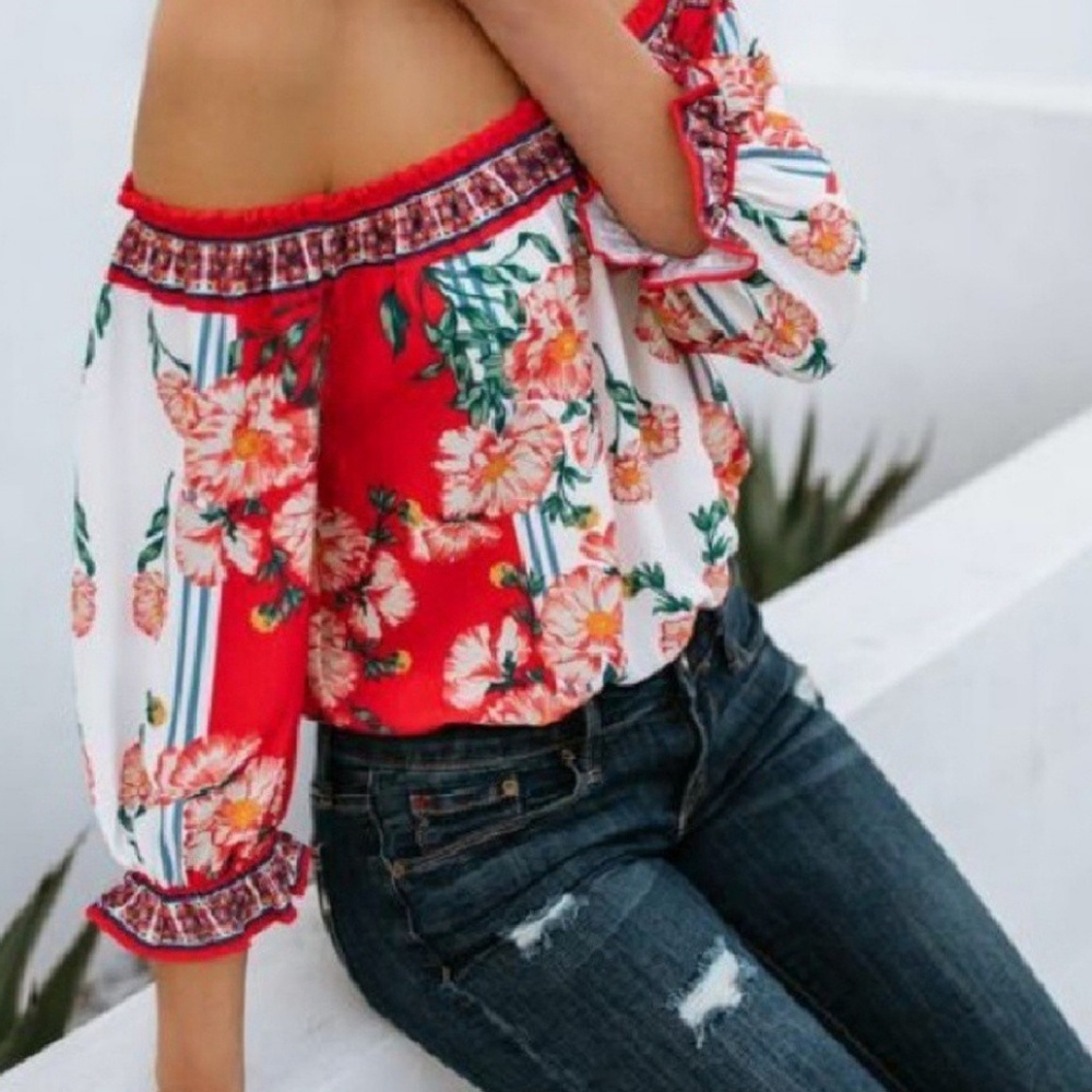 💖💗LAST 1! (L) Lovely off-the-shoulder floral top - Picture 2 of 3